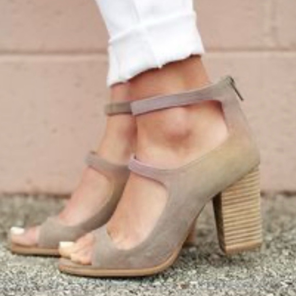 Seychelles “Radical”Leather Block Heel Sandals